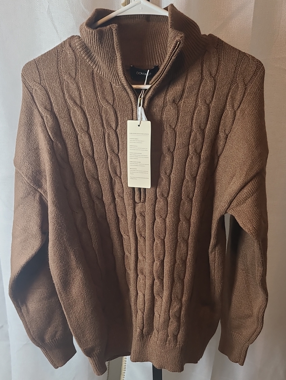 Dokotoo Mens Sweater Size Med.  New